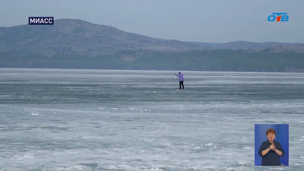 Лыжник провалился на озере Тургояк