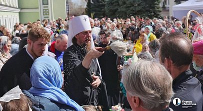 Челябинцы отправились в храмы освящать куличи и яйца в Великую субботу