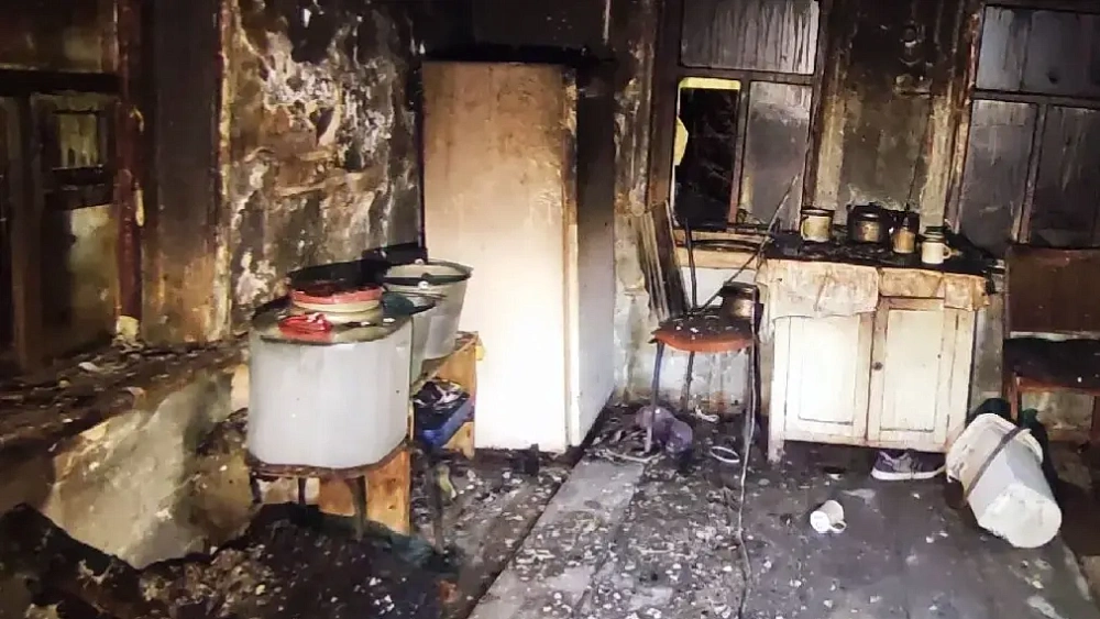 Два человека погибли в ночном пожаре в селе Уйском