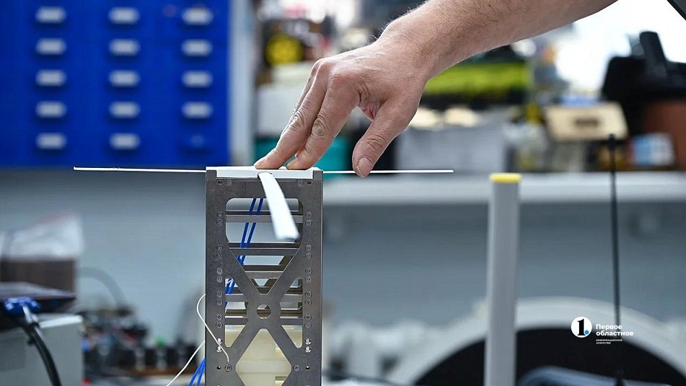 Челябинские школьники собирают космический спутник к юбилею города