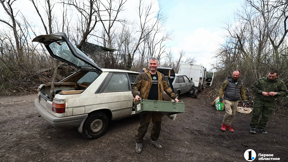 Челябинские пограничники передали два автомобиля для эвакуации раненых на СВО