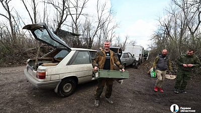 Челябинские пограничники передали два автомобиля для эвакуации раненых на СВО