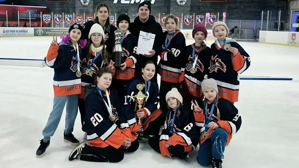 Команда «Челябинские волчицы» выиграла хоккейный турнир «Золотая шайба»