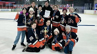 Команда «Челябинские волчицы» выиграла хоккейный турнир «Золотая шайба»