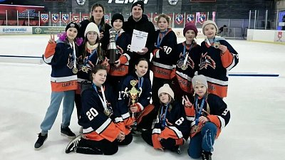 Команда «Челябинские волчицы» выиграла хоккейный турнир «Золотая шайба»
