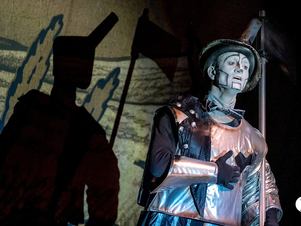 Челябинские гримеры враждуют с черным цветом и изучают материалы криминалистов