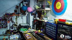 Тройной выстрел в яблочко: сестры‑близняшки удивляют меткой стрельбой из лука