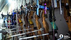 Тройной выстрел в яблочко: сестры‑близняшки удивляют меткой стрельбой из лука