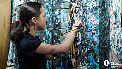 Тройной выстрел в яблочко: сестры‑близняшки удивляют меткой стрельбой из лука