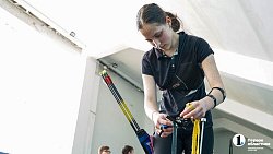 Тройной выстрел в яблочко: сестры‑близняшки удивляют меткой стрельбой из лука