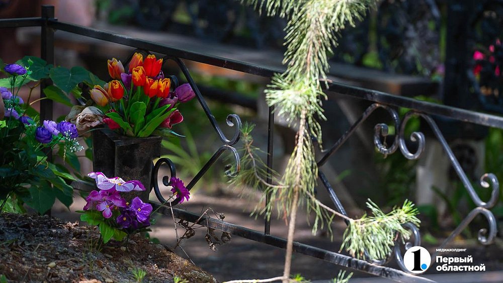 Дополнительные автобусы пойдут к городским кладбищам в Челябинске на Радоницу