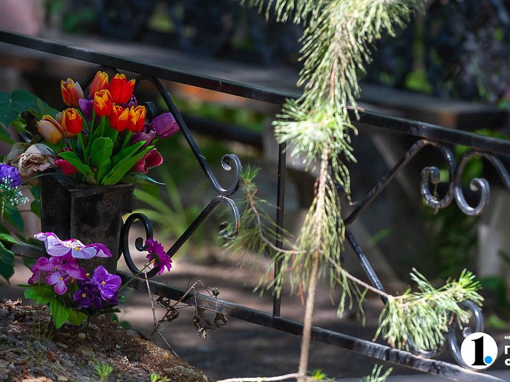 Дополнительные автобусы пойдут к городским кладбищам в Челябинске на Радоницу