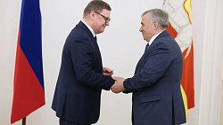 Алексей Текслер вручил госнаграды 50 южноуральцам