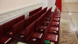 Алексей Текслер вручил госнаграды 50 южноуральцам