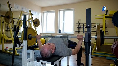 Пенсионер из Миасса завоевал Кубок мира по пауэрлифтингу «Железный трон»