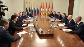 Губернатор Алексей Текслер встретился с руководителями фракций Заксобрания