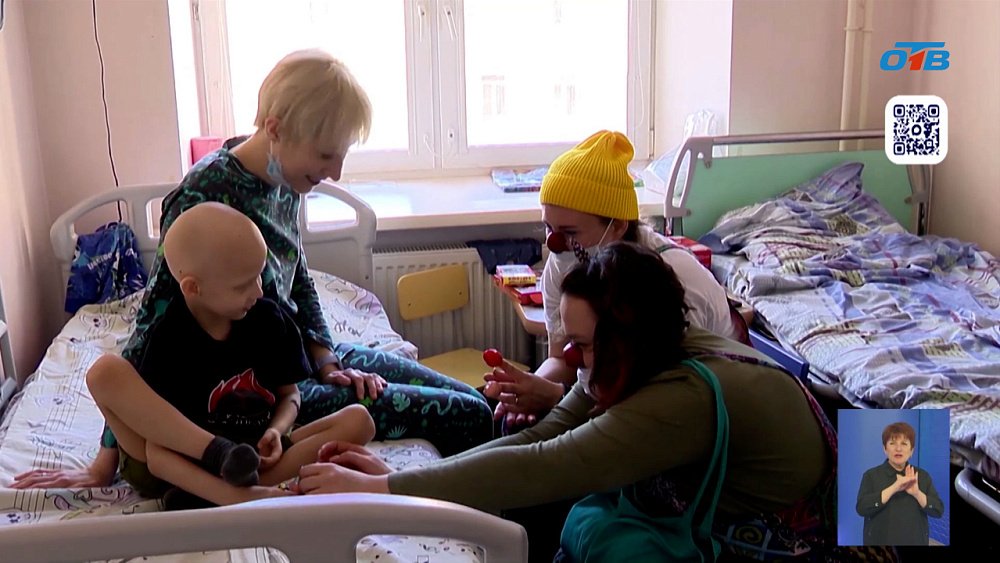 Больничные клоуны радуют маленьких пациентов в Челябинске