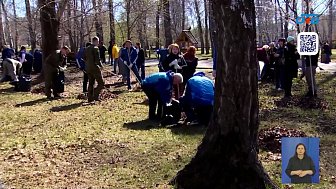 В Челябинске депутаты гордумы привели в порядок Сад Победы