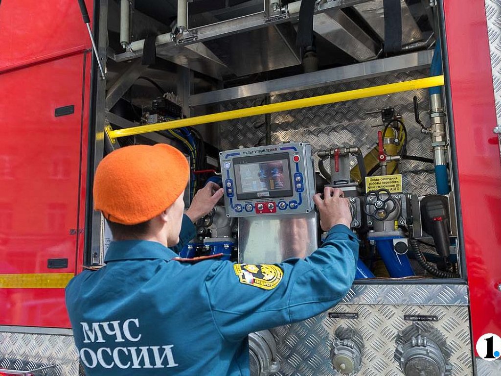 Два подростка пострадали на пожаре в квартире пятиэтажки в Челябинске