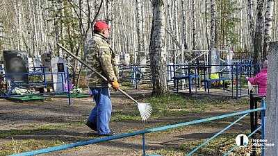 Жители Челябинской области массово отправились на кладбища в теплые выходные