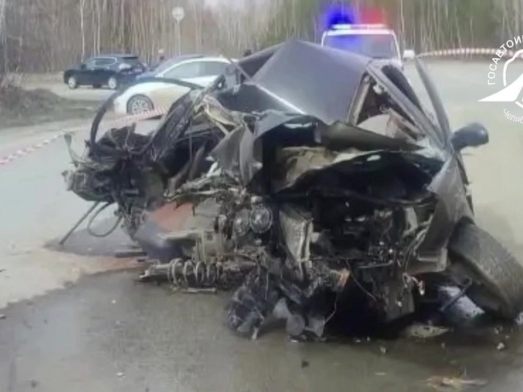 В Озерске автомобилист погиб, врезавшись в опору моста