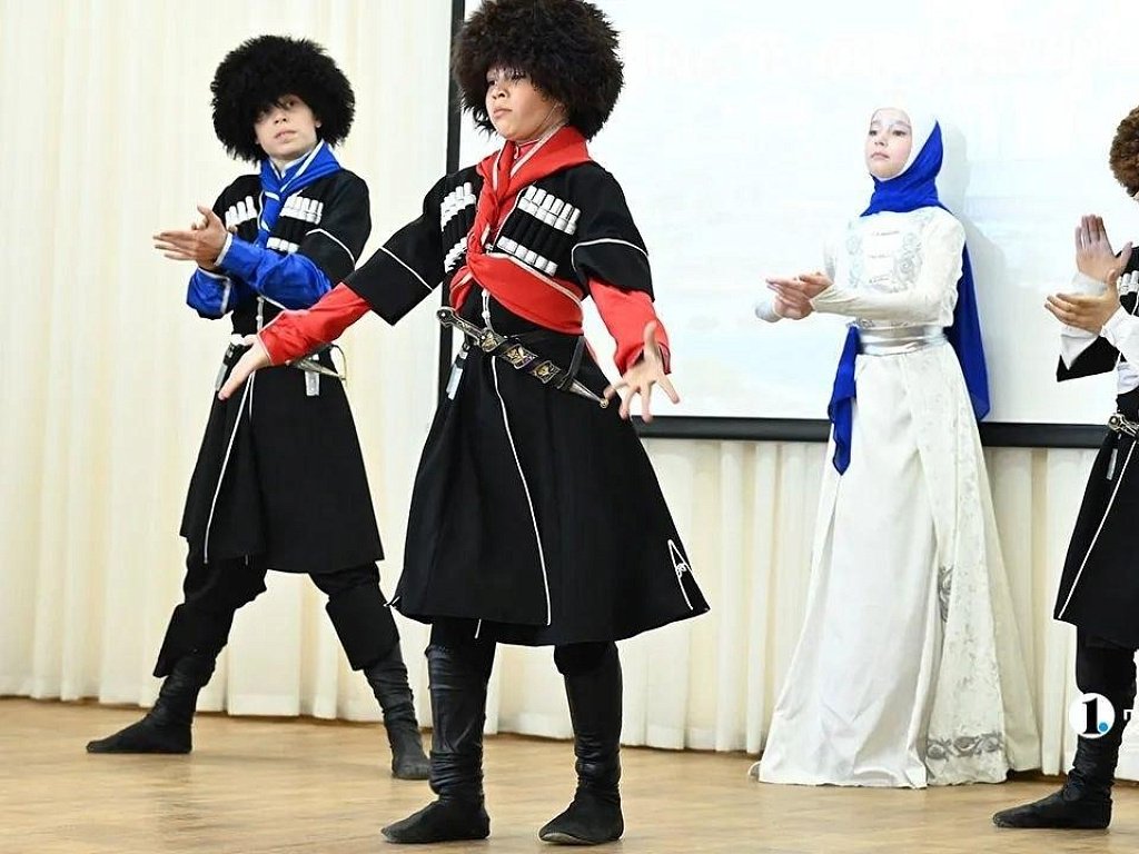 Школьники Челябинска и Грозного обменялись опытом в формате телемоста