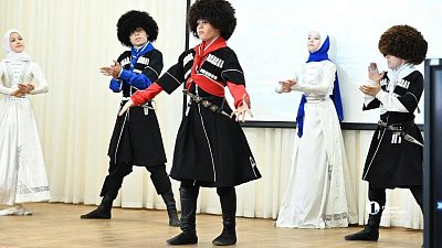 Школьники Челябинска и Грозного обменялись опытом в формате телемоста