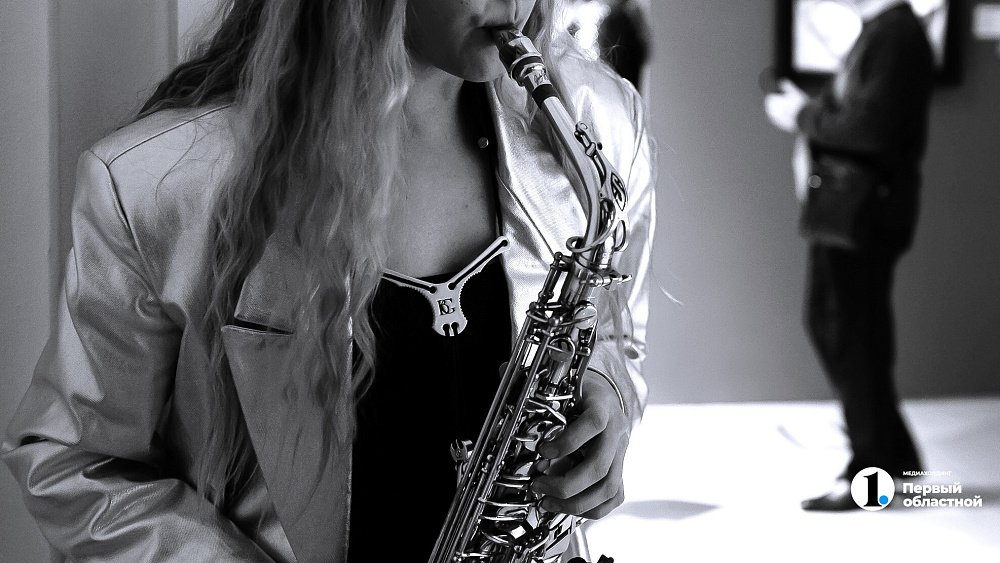 Одним из первых джазовых ансамблей Челябинска был оркестр домохозяек