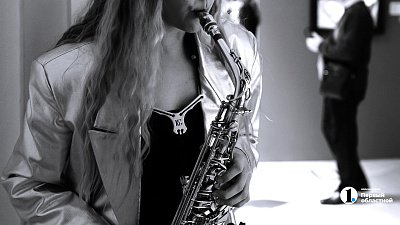 Одним из первых джазовых ансамблей Челябинска был оркестр домохозяек