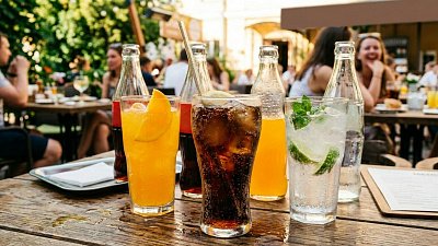 Сладкие напитки могут стать причиной выпадения волос