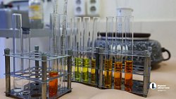 «Работали как ювелиры»: биохимическая лаборатория ЧОКБ отмечает 80‑летие