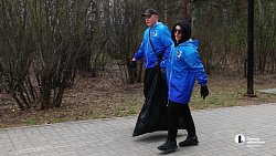 Алексей Текслер принял участие в субботнике в челябинском Экопарке