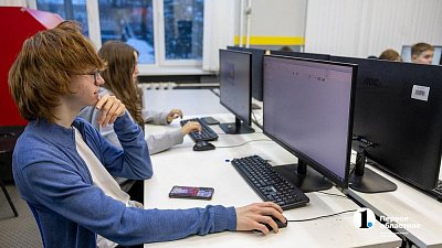 Челябинские школьники протестируют первый в России образовательный ИИ‑помощник