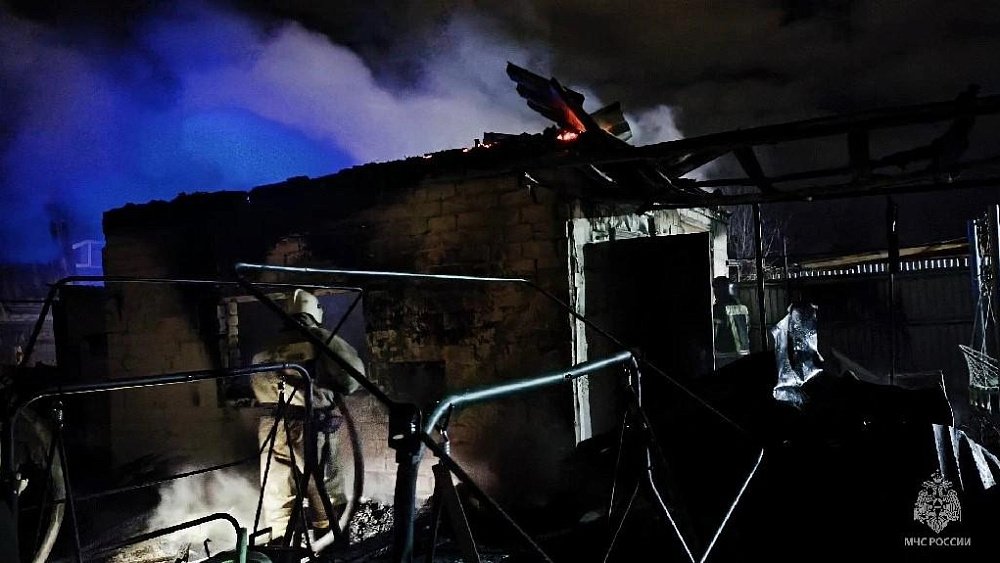 Двое взрослых и двое детей пострадали на пожаре в СНТ Челябинска