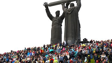 Монумент «Тыл — фронту» возвели на краю Европы, сохранив в нем много символов и дат