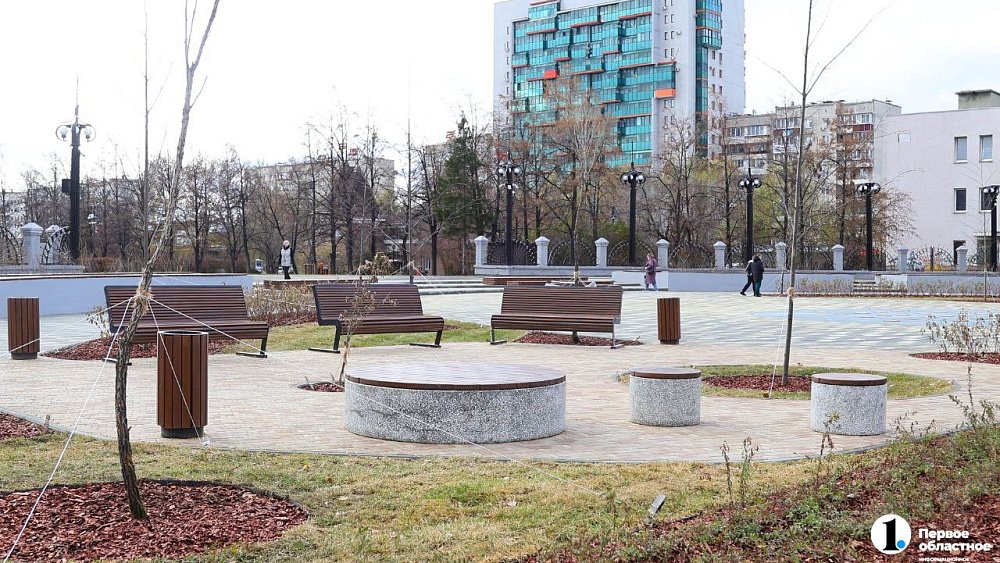 В скверах Челябинска появляются незаконные прилавки и батуты