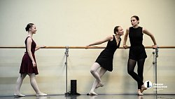 Зрителей Челябинского театра оперы и балета научили гранд плие и батман фраппе