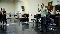 Зрителей Челябинского театра оперы и балета научили гранд плие и батман фраппе