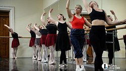 Зрителей Челябинского театра оперы и балета научили гранд плие и батман фраппе