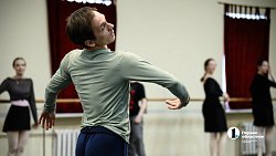 Зрителей Челябинского театра оперы и балета научили гранд плие и батман фраппе