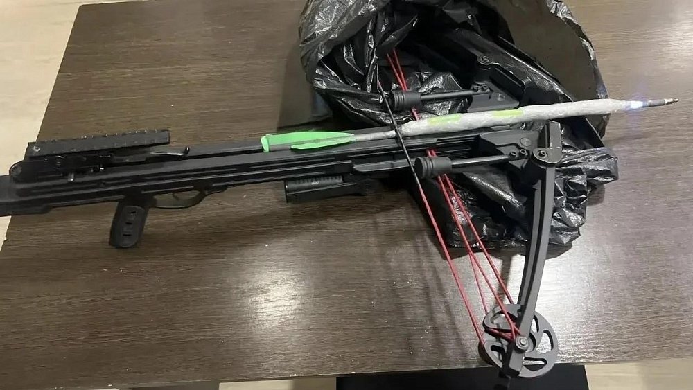 Челябинец с арбалетом попытался перебросить наркотики в колонию 