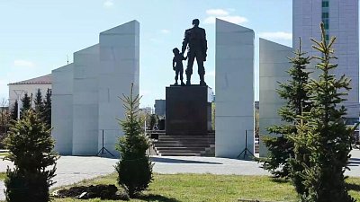 В Челябинске высадили ели в память о героях войны