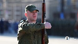 В центре Челябинска прошла репетиция построения войск к параду Победы