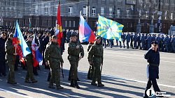 В центре Челябинска прошла репетиция построения войск к параду Победы