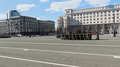 В центре Челябинска проходит репетиция торжественного построения