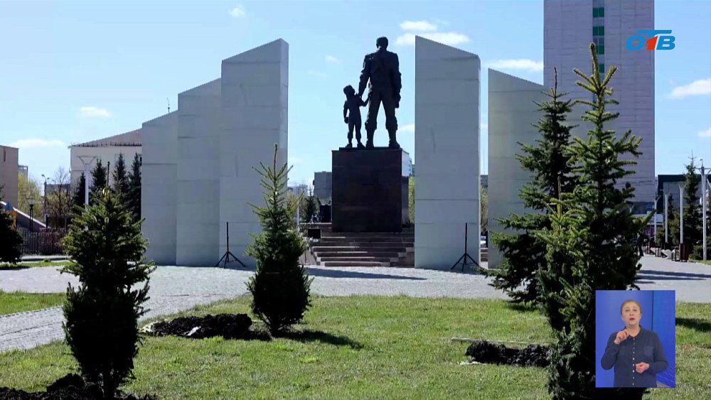 В Челябинске у мемориала «Солдатам правопорядка» высадили ели