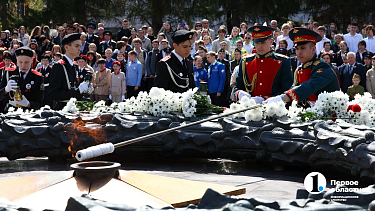 В Челябинске зажгли «Огни Победы» и передали частицу Вечного огня ветеранам