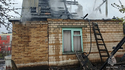 В Челябинске при пожаре в садовом домике погиб 56-летний мужчина