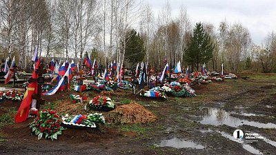 Акция «Флаг Памяти» продолжилась в Челябинске на Андреевском кладбище