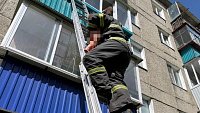 В Кыштыме из задымленного дома спасли мать с трехлетним ребенком